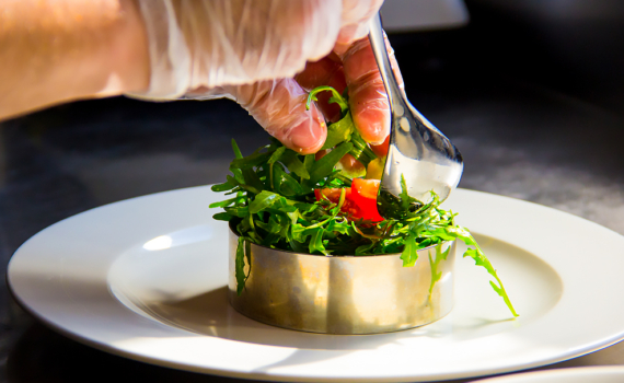 Мой фирменный салат для Нового года: гости съедают его первым, а стоит он копейки